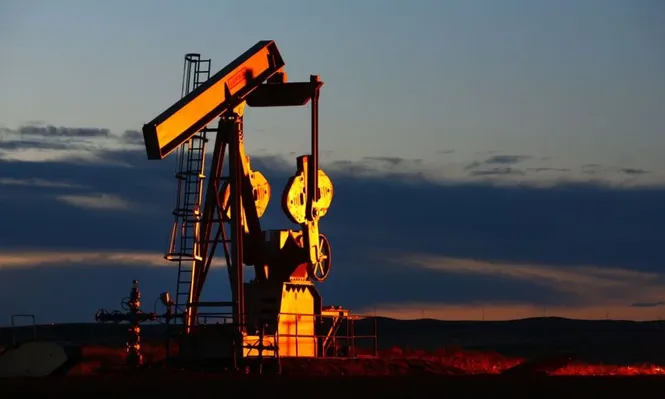 El petróleo se desploma y ahora está 7% por debajo del precio referencia de Ancap