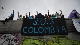 Personas protestan contra el gobierno del presidente Iván Duque en Bogotá, el 5 de mayo de 2021
