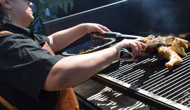 Pollo a la parrilla, uno de muchos modos de preparar la carne aviar.