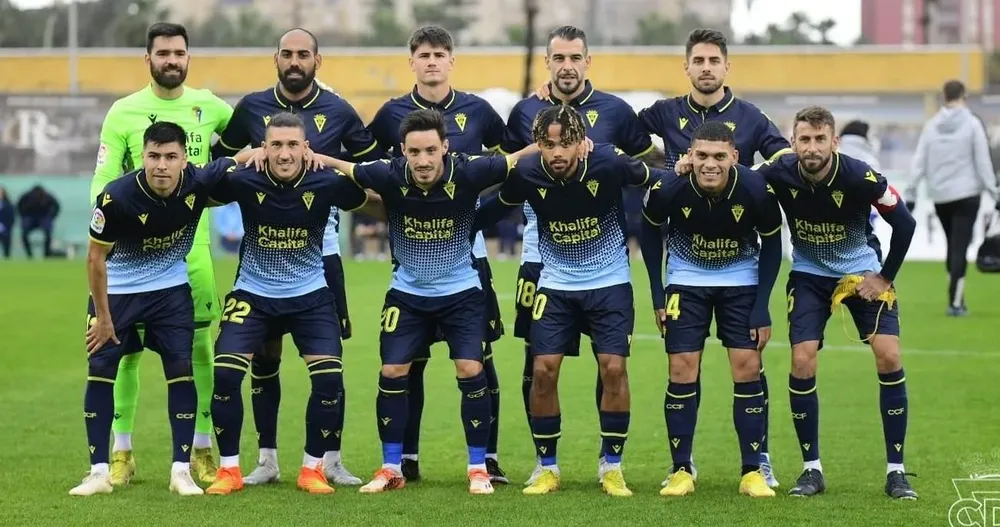 Alfonso Espino y Brian Ocampo en la alineación titular del Cádiz