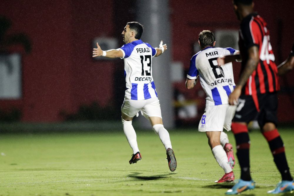 Facundo Peraza de Cerro Largo festeja su gol ante Vitória de Brasil por Copa Sudamericana Facundo Peraza de Cerro Largo festeja su gol ante Vitória de Brasil por Copa Sudamericana