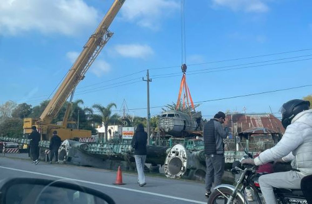 Avión en la Ruta Interbalnearia