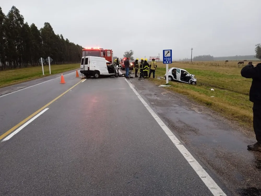 La colisión fue entre una camioneta Fiat Fiorino y un auto Chevrolet Spark