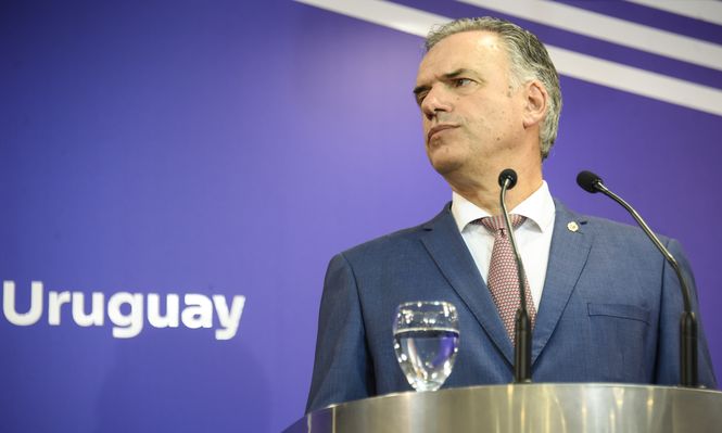 ¿Sigue la luna de miel de Orsi? Más de la mitad de los uruguayos mantiene la misma opinión sobre el gobierno desde que empezó