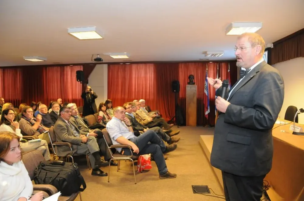 Andreas Hensel de Alemania habló sobre la inocuidad alimentaria