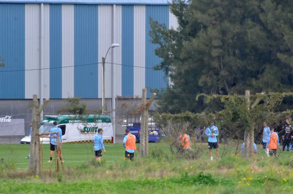 Uruguay entrenó a puertas cerradas