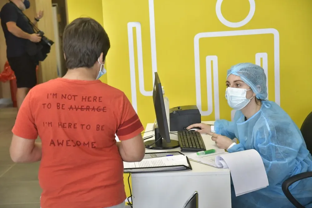 Foto de archivo de vacunación de niños