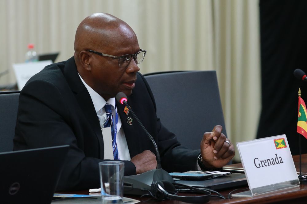Lennox Andrews, ministro de Grenada.