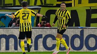 Jaime Báez, debutante en Peñarol, celebra su gol para el 3-0 ante The Strongest por la Copa Libertadores