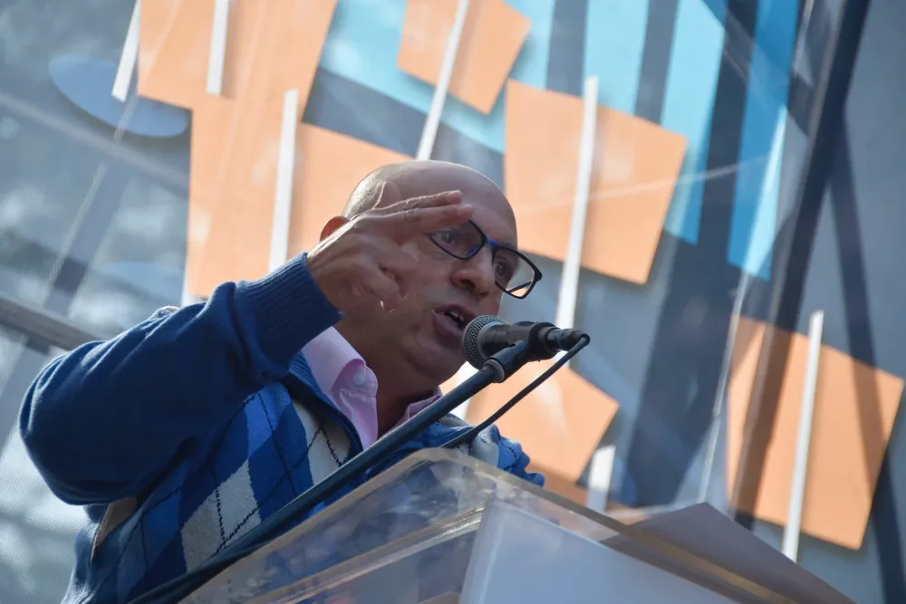 Abdala señaló que propondrá un ámbito tripartito con el gobierno para tratar el TLC