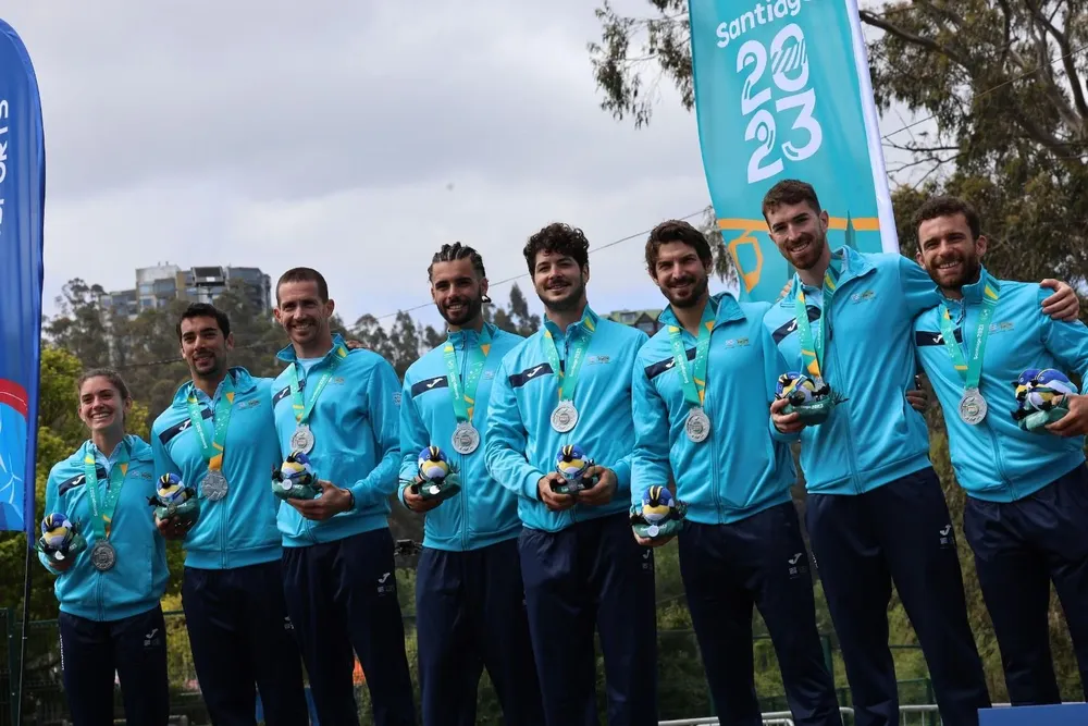 El ocho en el podio, plata