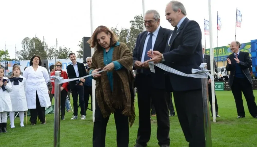 Ana Olivera, Enzo Benech y Rubén Echeverría en el ruedo