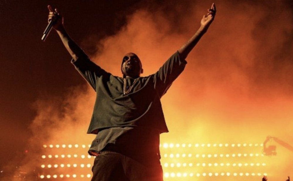Kanye West durante uno de sus conciertos. 
