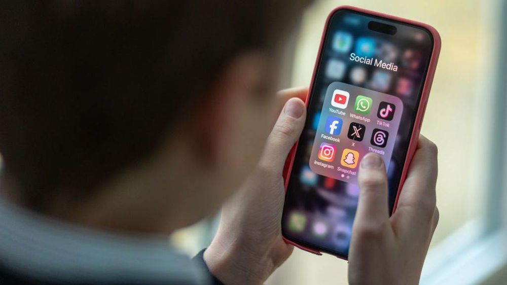 "Dejen que los niños se conozcan a sí mismos antes de que el mundo lo haga": las razones de Australia para prohibir las redes sociales a los menores de 16 años