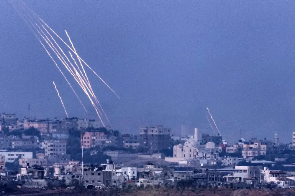 Estados Unidos insta a un alto el fuego para liberar a los rehenes y marcar una pausa en los combates.