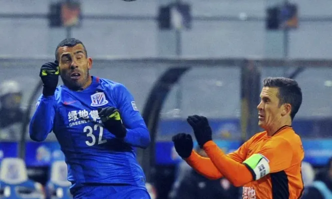 Tévez debutó con derrota