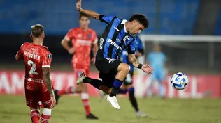 Rodrigo Rivero ante Argentinos