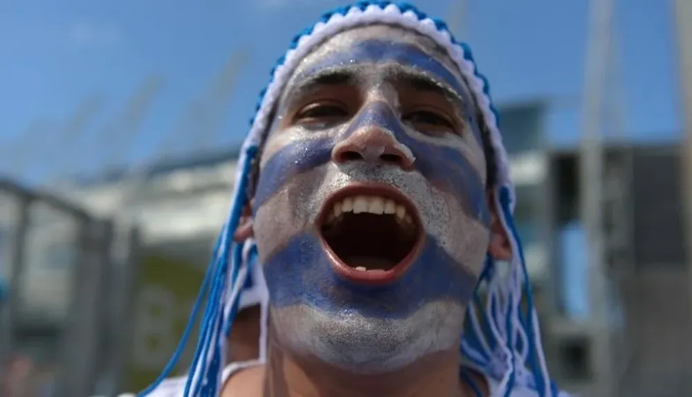 Hinchas uruguayos en el debut en Brasil