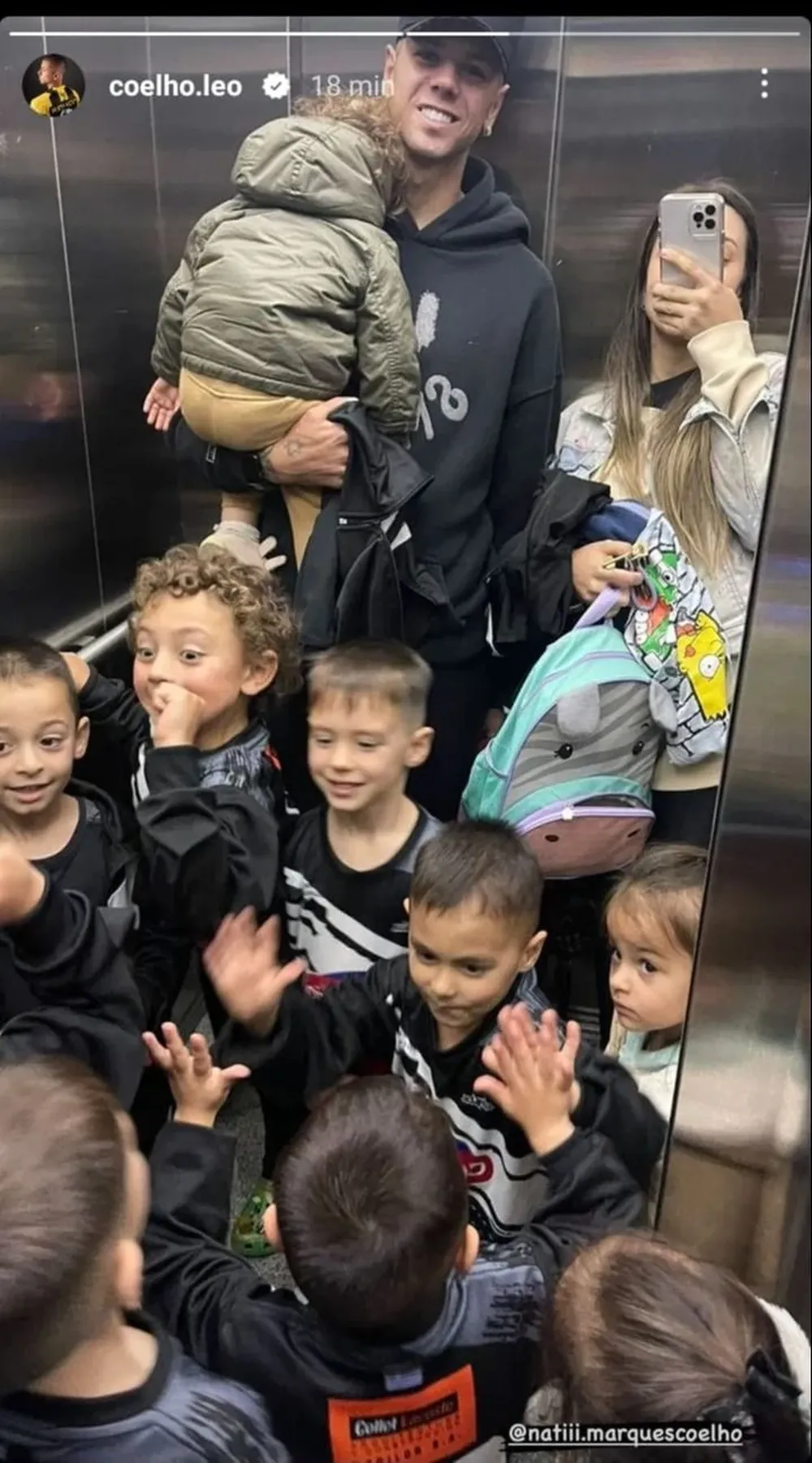 El desenchufe de Leo Coelho tras la derrota de Peñarol ante La Luz rodeado de niños