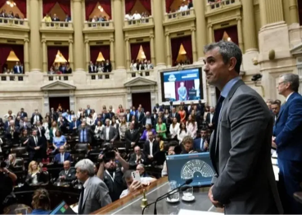 Febriles negociaciones del oficialismo con los bloques dialoguistas