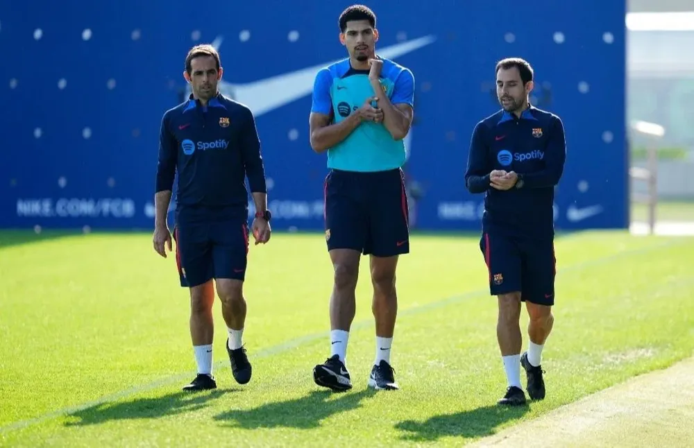 Araujo en el entrenamiento del Barcelona