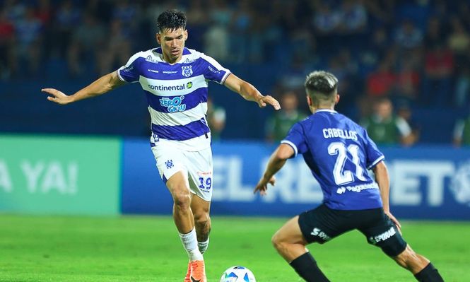 Imagen del partido entre 2 de Mayo y Sporting Cristal por la Copa Libertadores
