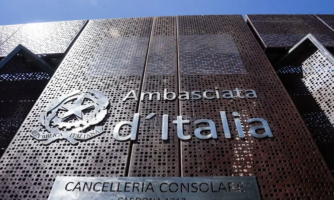 Uruguayos que quieren ser italianos: promesas irrisorias y la guerra de la embajada contra los gestores de pasaportes