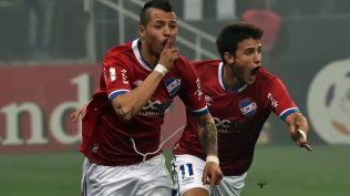 El festejo de Nicolás López y Leandro Barcia en 2016