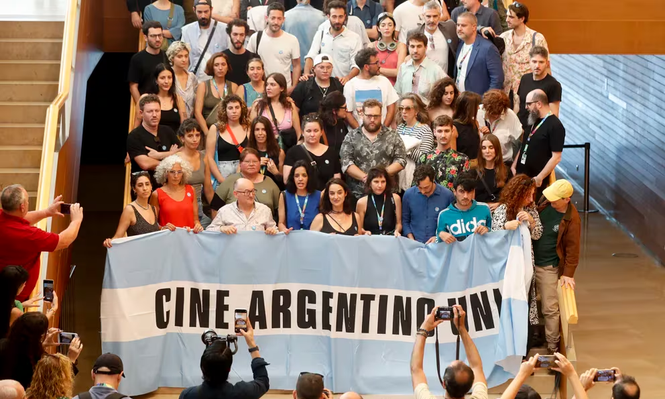 Reclamo a favor del cine argentino en San Sebastian. Reclamo a favor del cine argentino en San Sebastian.