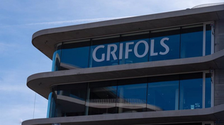 Grifols se desploma más de un 9% tras la rebaja de Moodys por el apalancamiento y gobernanza