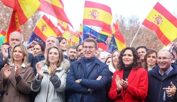 La secretaria general del PP, Cuca Gamarra, el presidente del Partido Popular, Alberto Núñez Feijóo, la presidenta de la Comunidad de Madrid, Isabel Díaz Ayuso, y el portavoz del PP en el Congreso, Miguel Tellado, durante un acto del PP contra la amnistía, en el Templo de Debod.