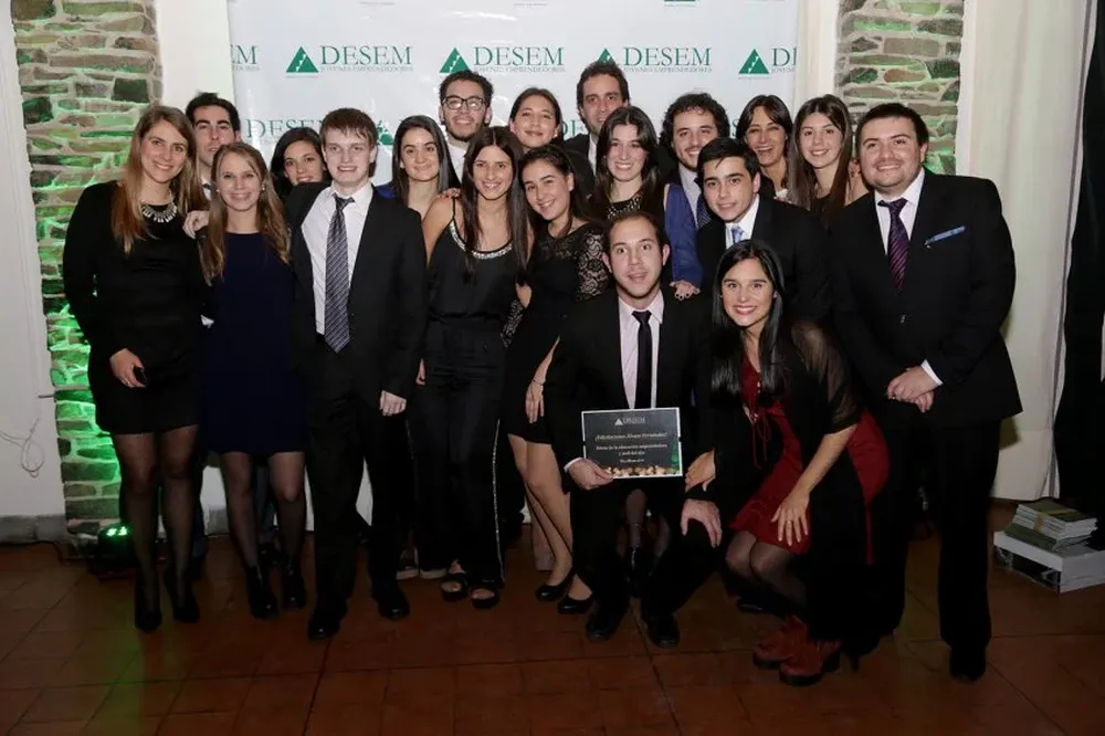 Staff de la fundación DESEM Jóvenes Emprendedores