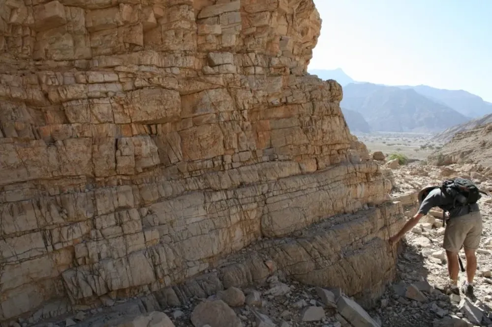 Rocas en Emiratos Árabes Unidos que estaban en el lecho marino al final del Período Pérmico