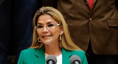 presidenta de bolivia pidio la renuncia de todos sus ministros