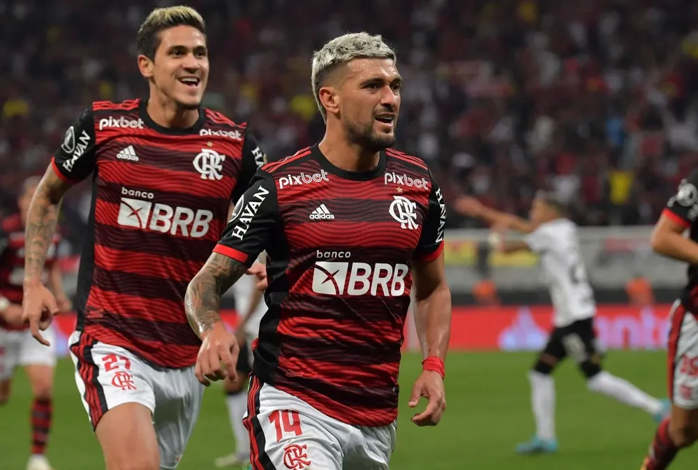 De Arrascaeta anotó para Flamengo que pasó a la final de la Copa Brasil