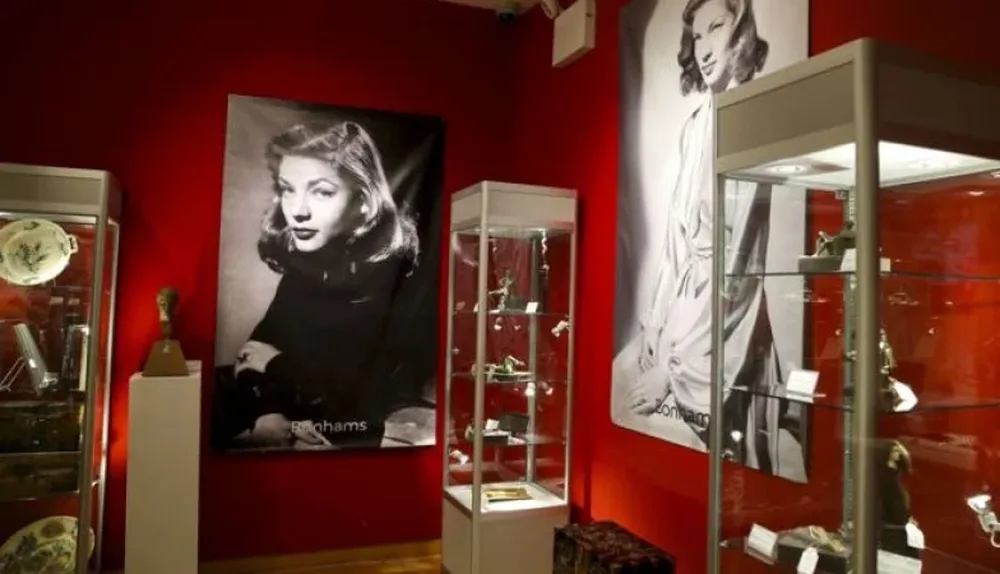 Algunas de las pertenencias que fueron subastadas por Bonhams en Nueva York.