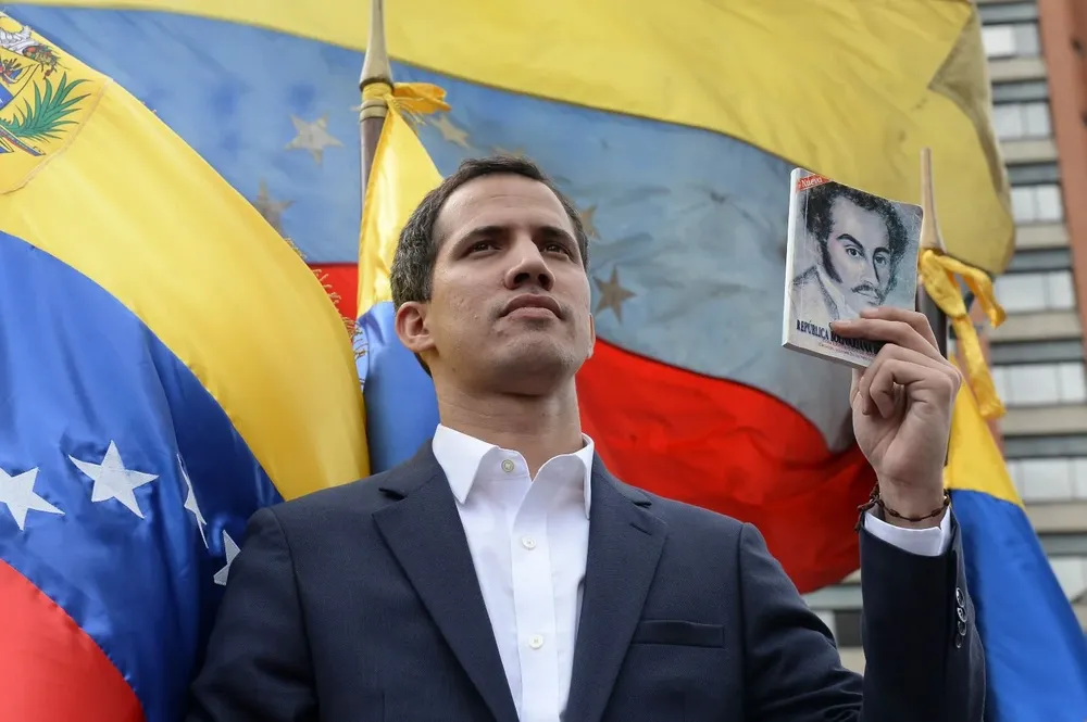 El presidente de la Asamblea Nacional, Juan Guaidó, este miércoles en un acto público en el que se autoproclamó presidente de Venezuela