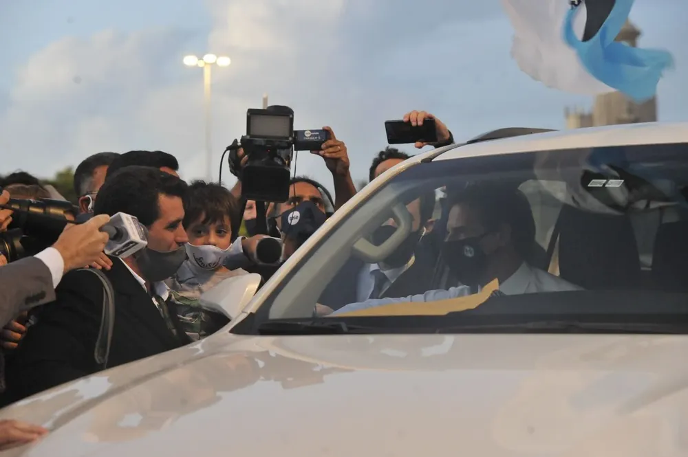 La aprobación del mandatario cayó tres puntos desde la última encuesta de Cifra