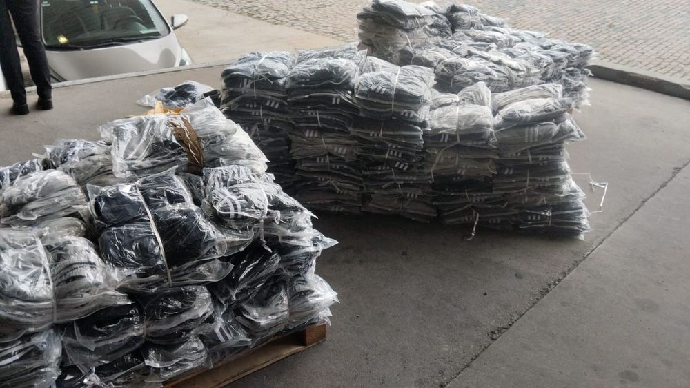 Prendas falsas incautadas en el contenedor proveniente de China