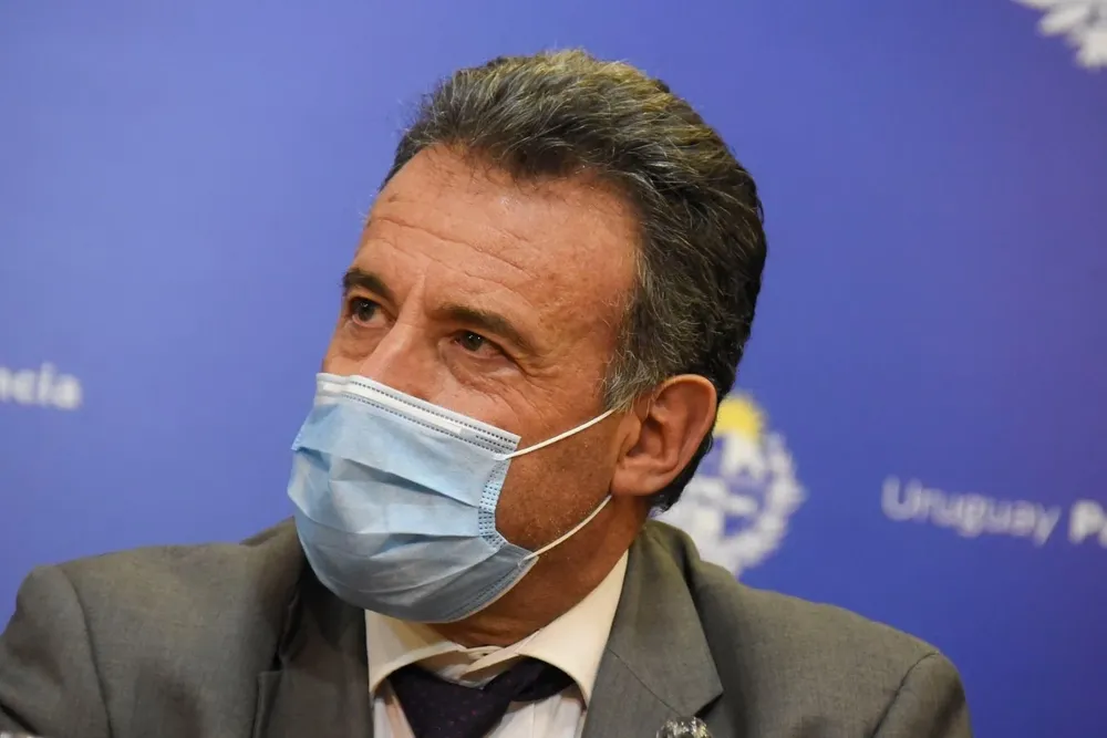 Salinas explicó que la tercera dosis con Pfizer para vacunados con Sinovac ayudará a fortalecer el nivel de anticuerpos ante la llegada de la variante delta