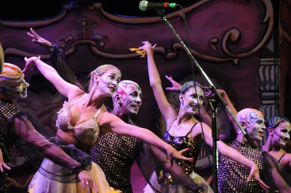 Integrantes de la revista Tabú en el Teatro de Verano