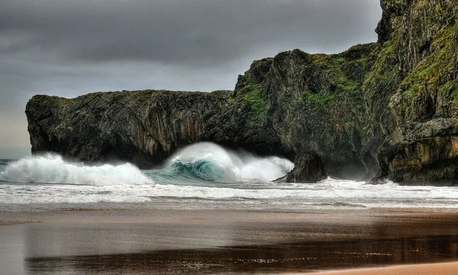 Escapada perfecta: entre playas vírgenes y las montañas, te espera este paraíso español a 2 horas de Bilbao