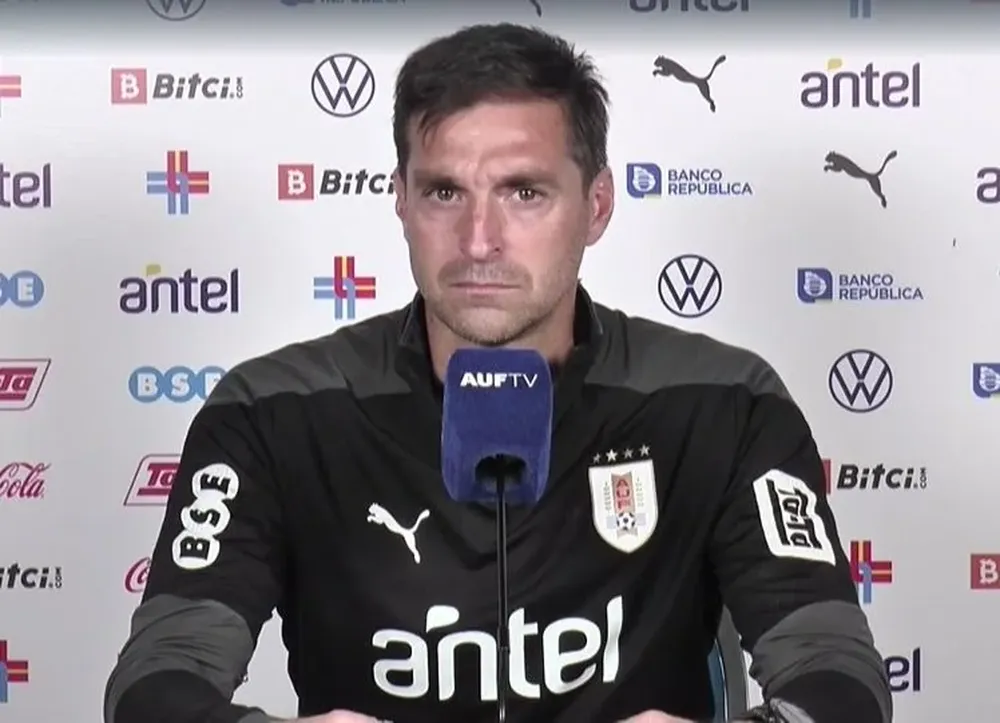 Diego Alonso en conferencia