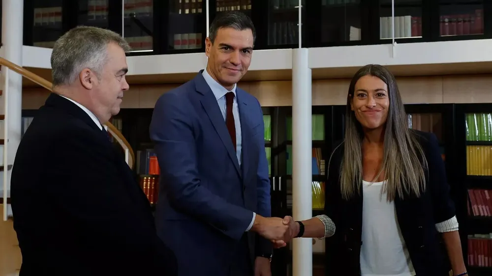Santos Cerdán, Pedro Sánchez y Miriam Nogueras