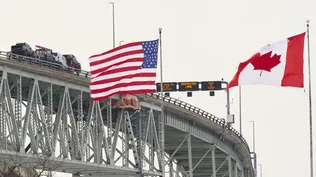 Las banderas de Estados Unidos y Canadá ondean cerca del paso fronterizo del puente Blue Water, en el lado de Michigan del cruce internacional entre Port Huron (Michigan) y Sarnia (Ontario).&nbsp;