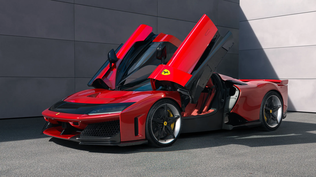 Ferrari lanzó un nuevo modelo después de 11 años. Cuesta 3,6 millones de euros. La&nbsp; automotriz es la más valiosa de Europa aunque el año pasado fabricó 14.000 unidades.&nbsp;