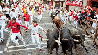Encierro de toros en San Fermín.
