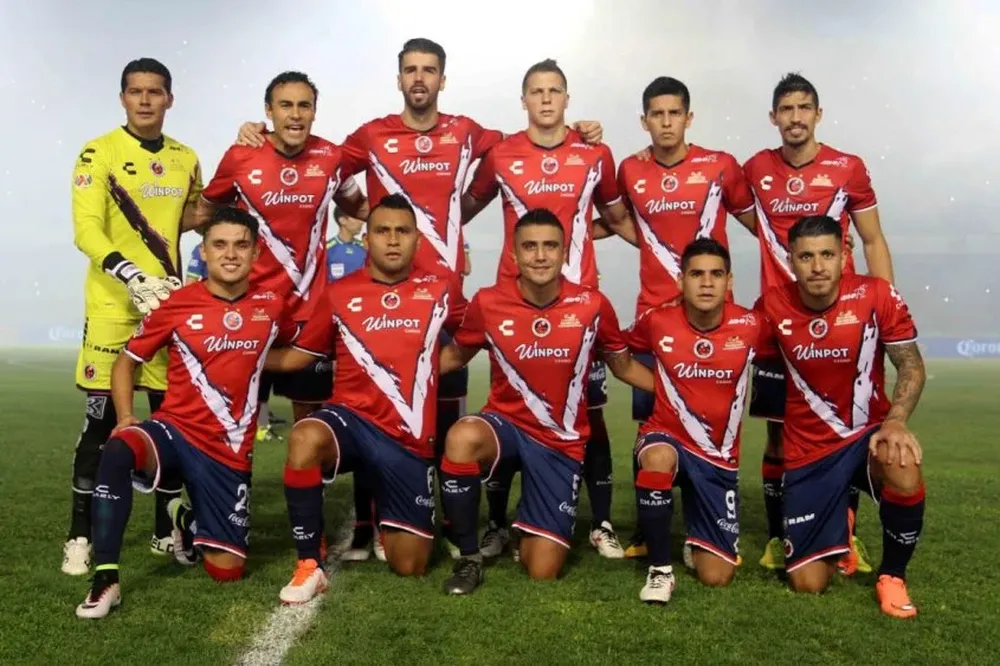 Juan Albín, el primero abajo desde la derecha, fue campeón