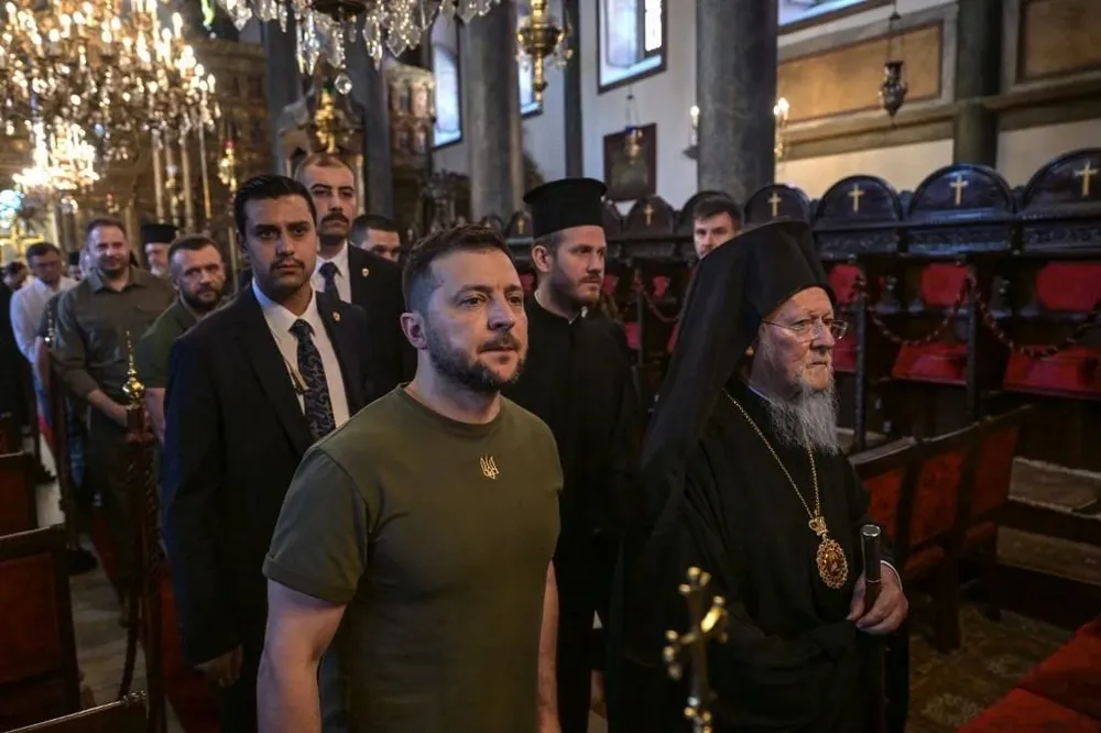 El presidente ucraniano Volodímir Zelensky junto al patriarca ortodoxo Bartolomé en Estambul