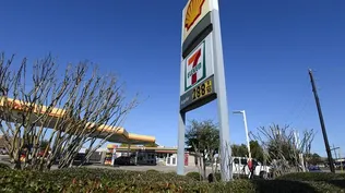 EEUU- Imagen de un indicador del precio de la gasolina por debajo de los tres dólares, en una gasolinera de Dallas, Texas